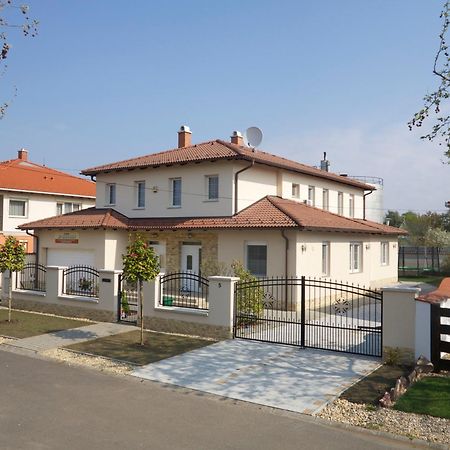 Aura Apartman Hajdúszoboszló Rom bilde