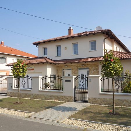 Aura Apartman Hajdúszoboszló Rom bilde